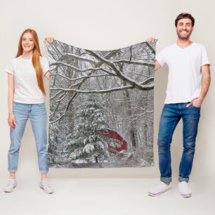 Snowy Red Barn Fleecedecke