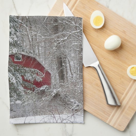 Snowy Red Barn Geschirrtuch (Viertel Falte)
