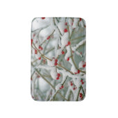 Snowy Red Berries Winter Scene Badematte (Vorderseite Vertikal)