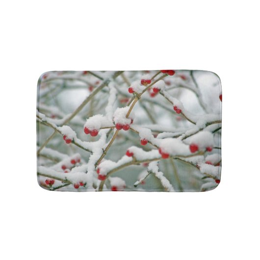 Snowy Red Berries Winter Scene Badematte (Vorderseite)