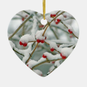 Snowy Red Berries Winter Scene Heart Keramikornament