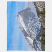 Snowy Rocky Mountain Top Fleece Blanket (Vorderseite)