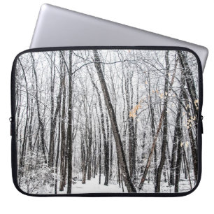 Snowy Scene in Woodland Michigan Laptopschutzhülle