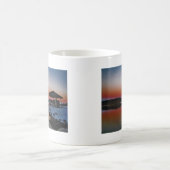 Snowy Sunset am Arrowhad-See Kaffeetasse (Mittel)