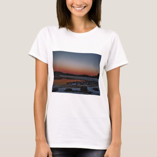 Snowy Sunset am Arrowhead See T-Shirt (Vorderseite)