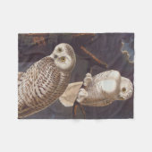 Snowy White Owls auf einer dunklen wolkigen Nacht  Fleecedecke (Vorderseite (Horizontal))