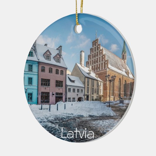 Snowy winter city centre in Riga, Lettland Keramik Ornament (Links)