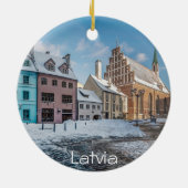 Snowy winter city centre in Riga, Lettland Keramik Ornament (Hinten)