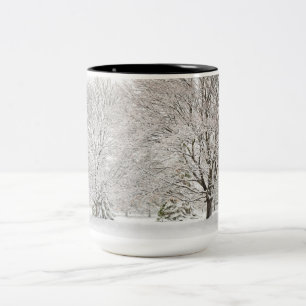 Snowy Winter Forest Zweifarbige Tasse