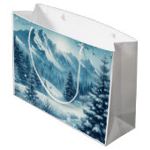 Snowy Winter Mountain Große Geschenktüte (Rückseite Schrägansicht)