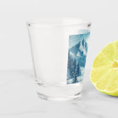 Snowy Winter Mountain Schnapsglas (Links)