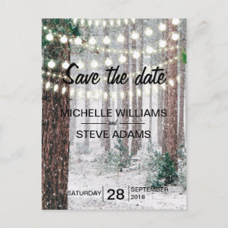 Snowy-Winter-Wald, der Save the Date Wedding ist Ankündigungspostkarte