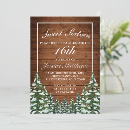 Snowy Wood & Forest Rural Pine Tiara Sweet 16 Einladung (Stehend Vorderseite)
