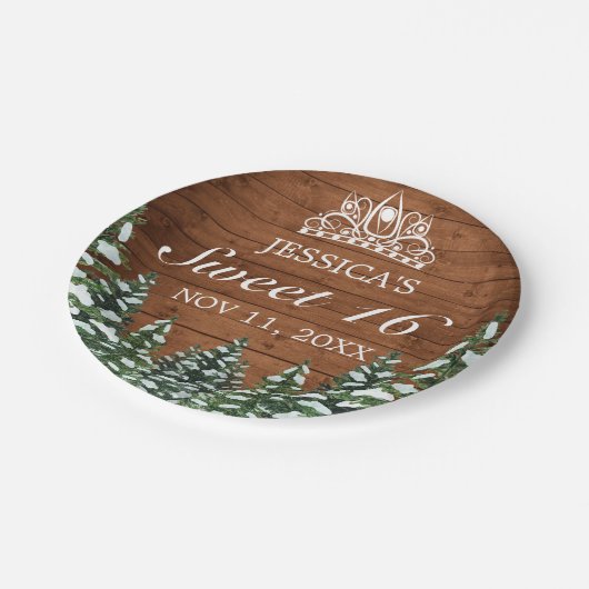 Snowy Wood & Forest Rural Pine Tiara Sweet 16 Pappteller (Schrägansicht)