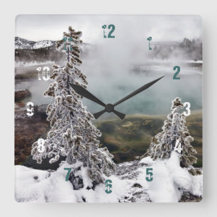 Snowy Yellowstone Quadratische Wanduhr