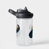 "Snug as a Bug: The Kitten's Croc Nickerchen" Trinkflasche (rechts)