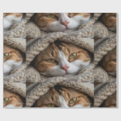 Snuggly Calico Cat und Blanket Geschenkpapier (Flach)
