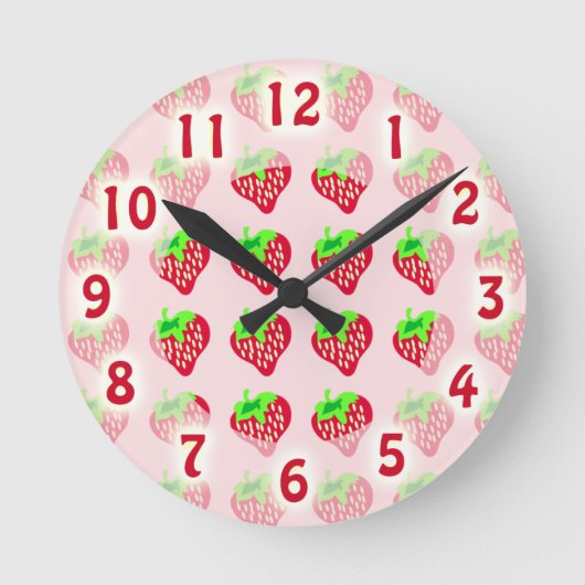 So Cute Strawberry Time Runde Wanduhr (Vorderseite)