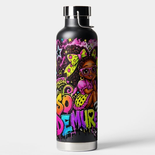 So Demure™ Erdbeeren Graffiti Mädchen | 32 oz Schw Trinkflasche (links)