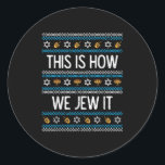 So jügen wir es hässlich Hanukkah Chanukah Men W Runder Aufkleber<br><div class="desc">So jügen wir es hässlich Hanukkah Chanukah Männer Frauen Kinder</div>