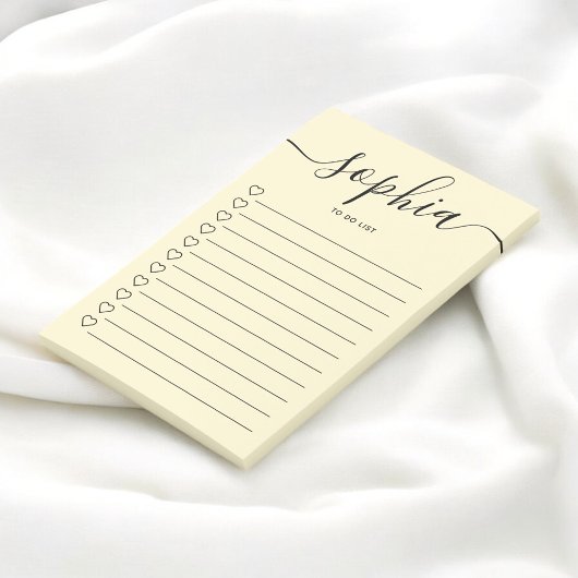 So listen Sie Skriptschwerpunkte mit gelben Anmerk Post-it Klebezettel