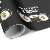 So Roll Funny Sushi Roll Pun Dark BG Geschenkpapier (Rolleneckpunkt)
