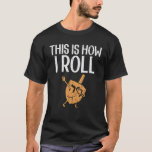 So Roll ich Dabbing Dreidel Hannukah Chanuk T-Shirt<br><div class="desc">So nehme ich Dabbing Dreidel T - Shirt als Hanukkah-Geschenk 2020 für Ihren jüdischen Freund oder Familienmitglied. Verbringen Sie 8 Nächte lang Ihr dreiel mit diesem hässlichen Chanukah jüdischen Weihnachten Pajama Hebräisch Outfit und haben Sie eine glückliche Hannukah!</div>