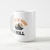 So rolle ich - Funny Sushi Kaffeetasse (Vorderseite Links)