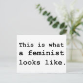So sieht ein Feminist aus. Postkarte (Stehend Vorderseite)
