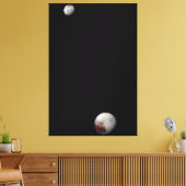 So skalieren Sie Pluto & Charon Leinwanddruck (Insitu (Wohnzimmer))