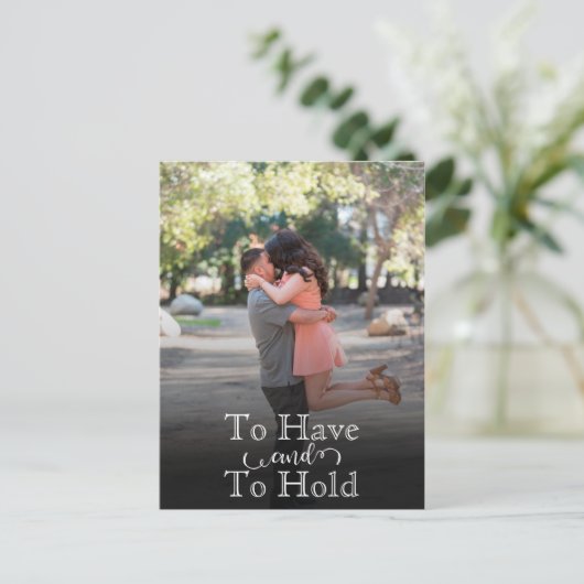 So speichern Sie das Datum, um moderne Texthochzei Ankündigungspostkarte (Stehend Vorderseite)