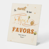 So Sweet To Bee 3 Honey Bee 3rd Birthday Favors Sockelschild (Vorderseite)