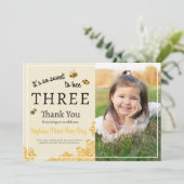 So Sweet To Bee Three 3rd Birthday Honey Bee Photo Dankeskarte (Stehend Vorderseite)