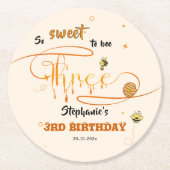 So Sweet To Bee Three Cute Honey Bee 3rd Birthday Runder Pappuntersetzer (Vorderseite)
