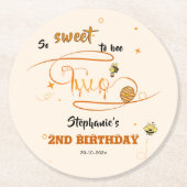 So Sweet To Bee Two Cute Honey Bee 2nd Birthday Runder Pappuntersetzer (Vorderseite)