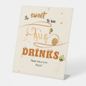 So Sweet To Bee Two Honey Bee 2nd Birthday Drinks Sockelschild (Vorderseite)