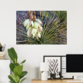 Soaptree Yucca-Blume im Oberen Missouri Poster (Heimbüro)