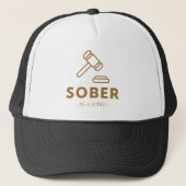 Sober as a Judge - Gold Gavel Trucker Hat Truckerkappe (Vorderseite)