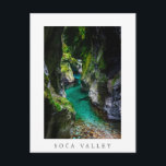 Soca Schlucht in Slowenien Postkarte<br><div class="desc">Foto Postkarte von Tolmin Schlucht mit Moos überdacht steilen Felsen und herrliches blaues Wasser in Soca Valley,  in der Nähe von Kobarid in Slowenien mit einer weißen Grenze und dem Text "Soča Tal".</div>