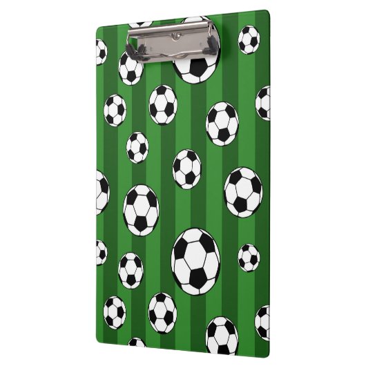 Soccer Ball Pattern on Green Stripes Klemmbrett (Links)