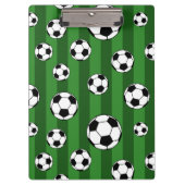 Soccer Ball Pattern on Green Stripes Klemmbrett (Vorderseite)