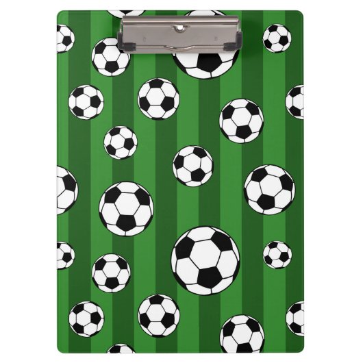 Soccer Ball Pattern on Green Stripes Klemmbrett (Vorderseite)