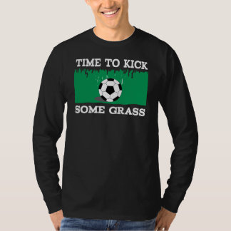 SOCCER FOOTBALL ZEIT, UM EINIGE GRASS ZU KICKEN T-Shirt