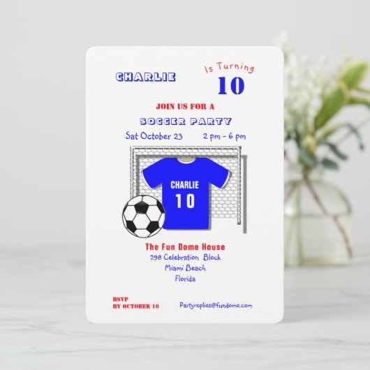 Soccer Party Blue Soccer Shirt Personalisiert Einladung (Stehend Vorderseite)