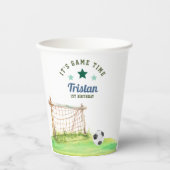 Soccer Rookie “It’s Game Time” First Birthday Pappbecher (Vorderseite)