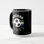 Soccer Vibes Tasse (Vorderseite Links)