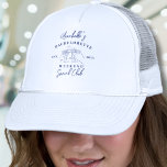 Social Club Preppy-Junggeselinnen-Abschied Truckerkappe<br><div class="desc">Preppy Bachelorette Weekend Social Club Hat. Vervollständigen Sie Ihren bachelorette Wochenendlook mit diesem stilvollen Social Club-Hut. Mit einem klassischen marineblau-Logo mit kühlem Typografie bringt dieses Design eine polierte, aber spielerische Touch in die Feier. Das Logo enthält den Namen der Braut "Bachelorette Weekend Social Club" und das etablierte Jahr des Party,...</div>