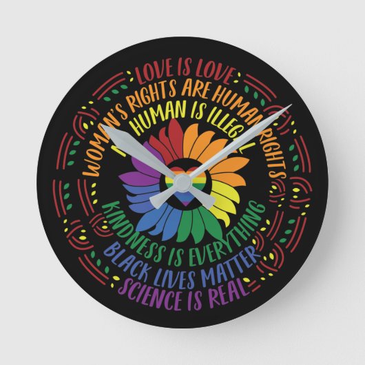 Social Justice Rainbow Colors Word Art Runde Wanduhr (Vorderseite)