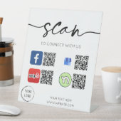 Social Media 4 QR-Codes Sockelschild (In Situ)