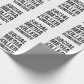 Social Media Killed Romance Geschenkpapier (Ecke)